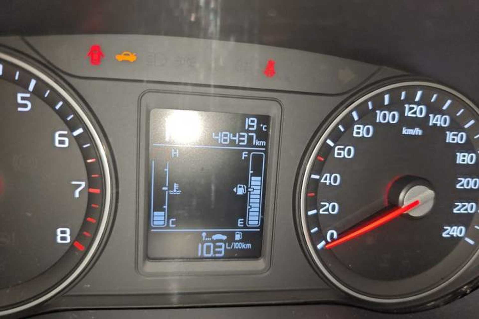 Used Kia KX3 2015 1.6L Automatic Two-Wheel Drive DLX Odometer Close Up