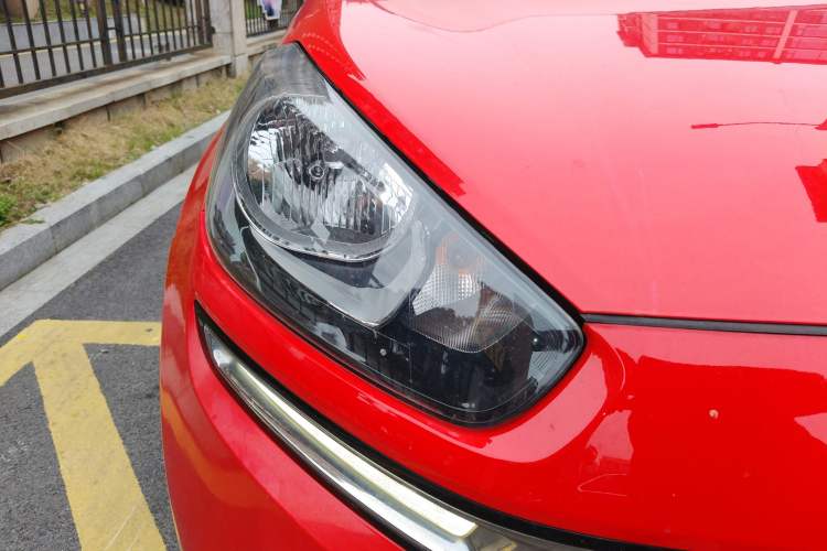Used Kia KX3 2015 1.6L Automatic Two-Wheel Drive DLX Right Front Headlight