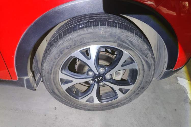 Used Kia KX3 2015 1.6L Automatic Two-Wheel Drive DLX Right Front Wheel Hub