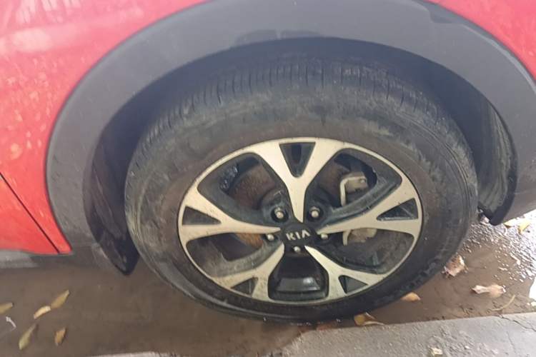 Used Kia KX3 2015 1.6T Automatic Two-Wheel Drive DLX Right Front Wheel Hub