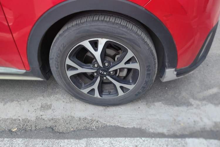 Used Kia KX3 2015 1.6L Automatic Two-Wheel Drive DLX Right Front Wheel Hub