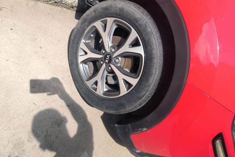 Used Kia KX3 2015 1.6L Automatic Two-Wheel Drive DLX Right Front Wheel Hub