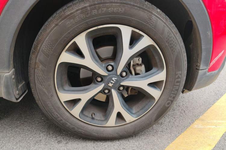 Used Kia KX3 2015 1.6L Automatic Two-Wheel Drive DLX Right Front Wheel Hub