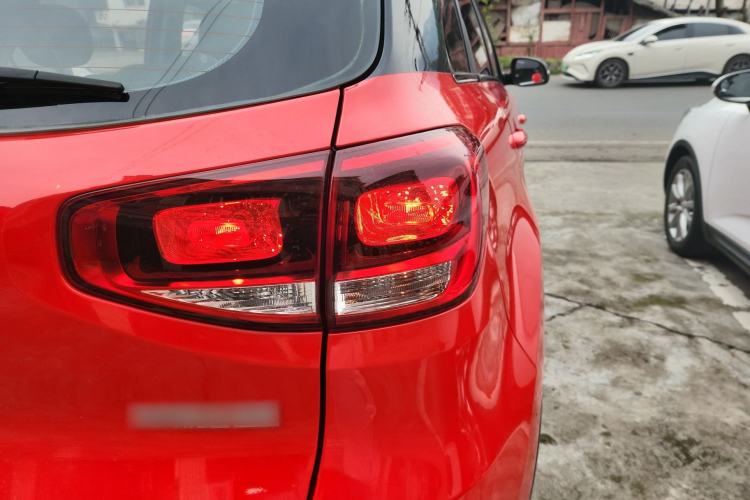 Used Kia KX3 2015 1.6L Automatic Two-Wheel Drive DLX Right Rear Taillight