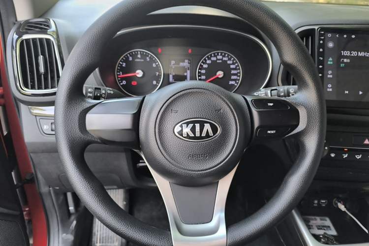 Used Kia KX3 2015 1.6L Automatic Two-Wheel Drive DLX Steering Wheel