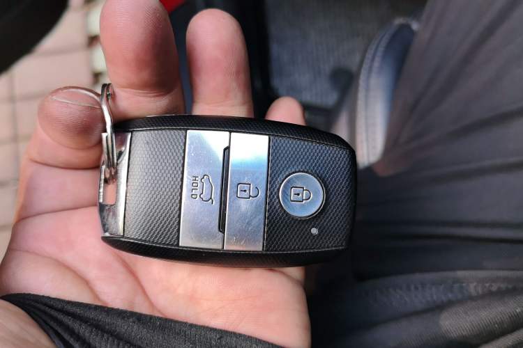 Used Kia KX3 2015 1.6L Automatic Two-Wheel Drive DLX Vehicle Key