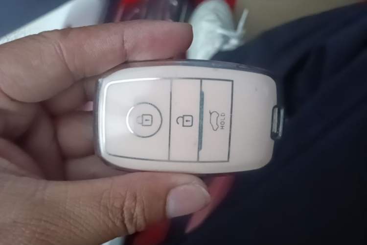Used Kia KX3 2015 1.6L Automatic Two-Wheel Drive DLX Vehicle Key