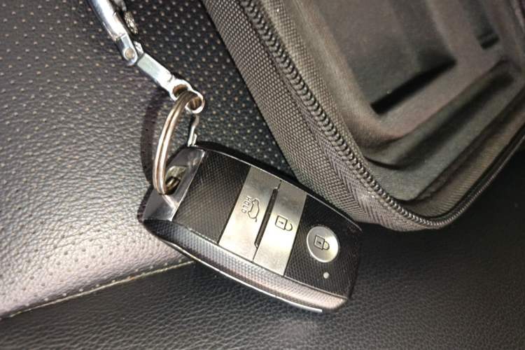 Used Kia KX3 2015 1.6L Automatic Two-Wheel Drive DLX Vehicle Key