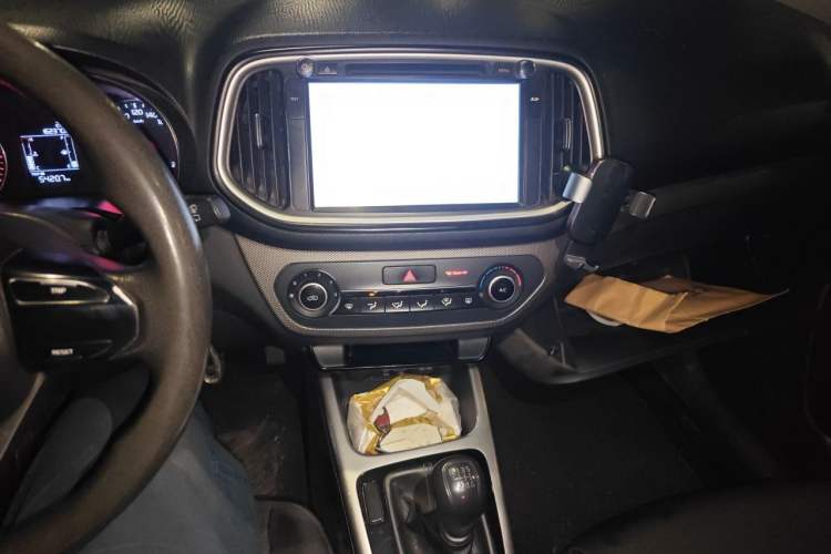 Used Kia KX3 2015 1.6L Manual Two-Wheel-Drive GLS Audio And AC Panel