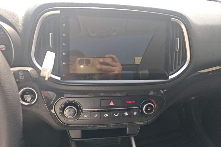 Used Kia KX3 2015 1.6L Automatic Two-Wheel Drive DLX Audio And AC Panel