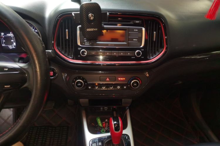 Used Kia KX3 2015 1.6T Automatic Two-Wheel Drive DLX Audio And AC Panel