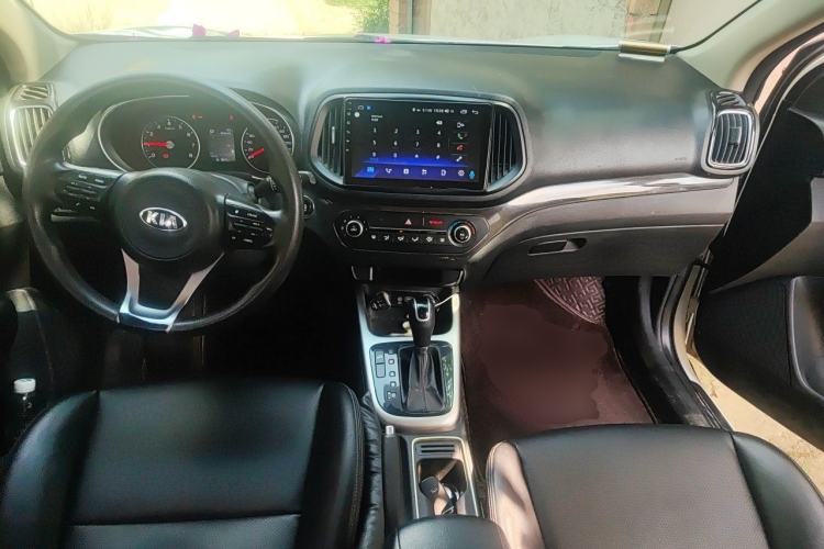 Used Kia KX3 2015 1.6L Automatic Two-Wheel Drive DLX Center Console