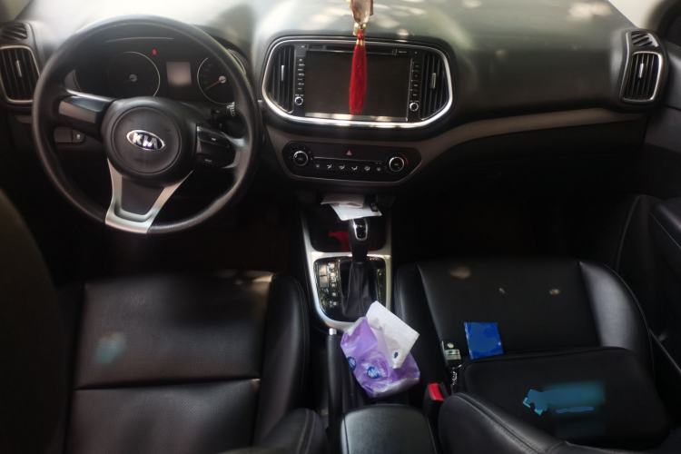 Used Kia KX3 2015 1.6L Automatic Special Center Console