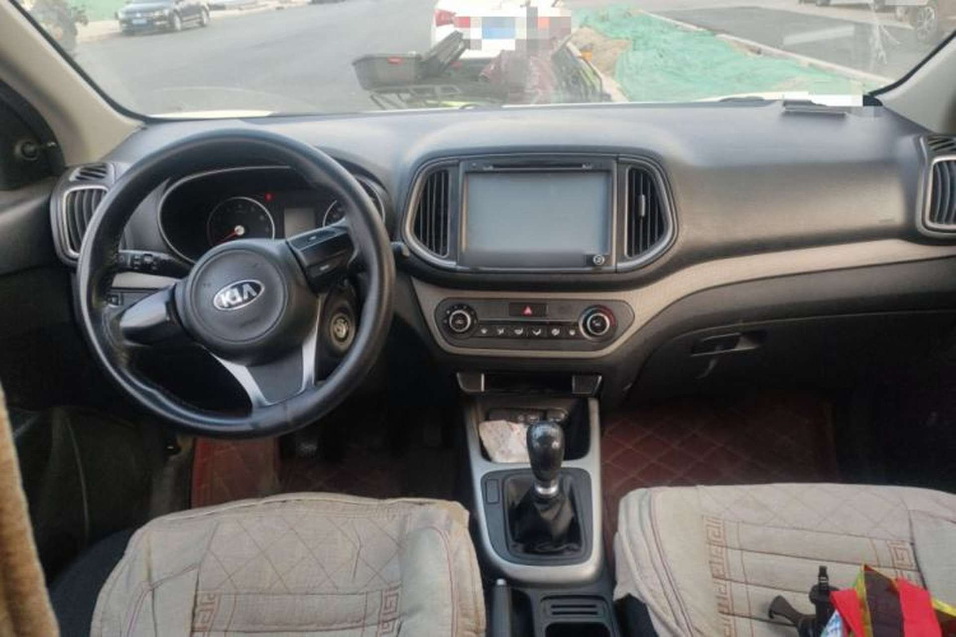 Used Kia KX3 2015 1.6L Manual Two-Wheel Drive GL Center Console