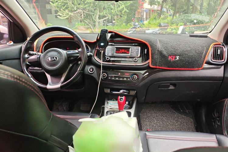 Used Kia KX3 2015 1.6T Automatic Two-Wheel Drive DLX Center Console