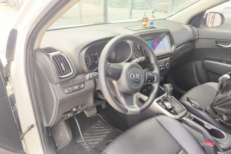 Used Kia KX3 2015 1.6L Automatic Two-Wheel Drive DLX Center Console