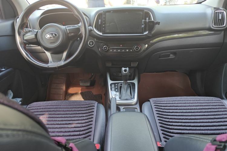 Used Kia KX3 2015 1.6L Automatic Two-Wheel Drive DLX Center Console