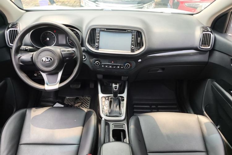 Used Kia KX3 2015 1.6L Automatic Two-Wheel Drive DLX Center Console