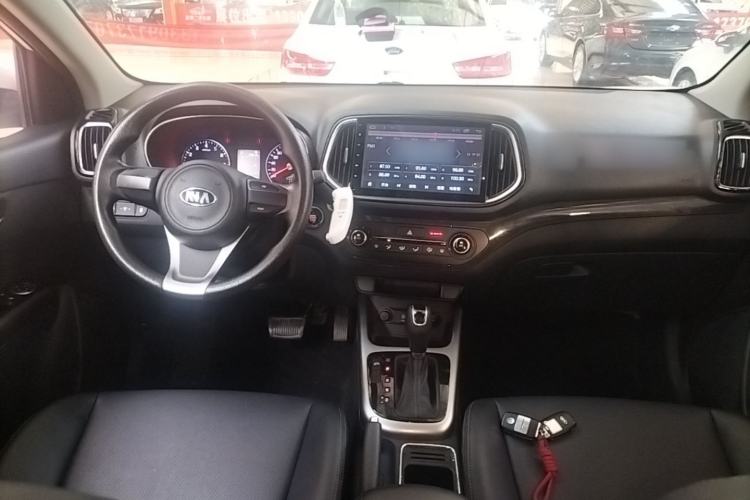 Used Kia KX3 2015 1.6L Automatic Two-Wheel Drive DLX Center Console