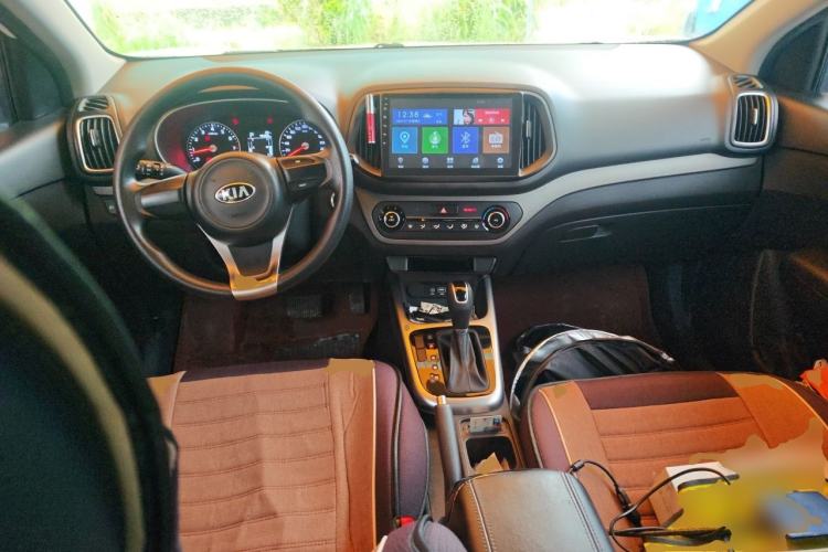 Used Kia KX3 2015 1.6L Automatic Two-Wheel Drive DLX Center Console