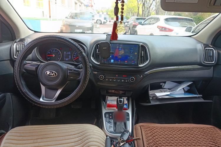 Used Kia KX3 2015 1.6L Automatic Two-Wheel Drive DLX Center Console