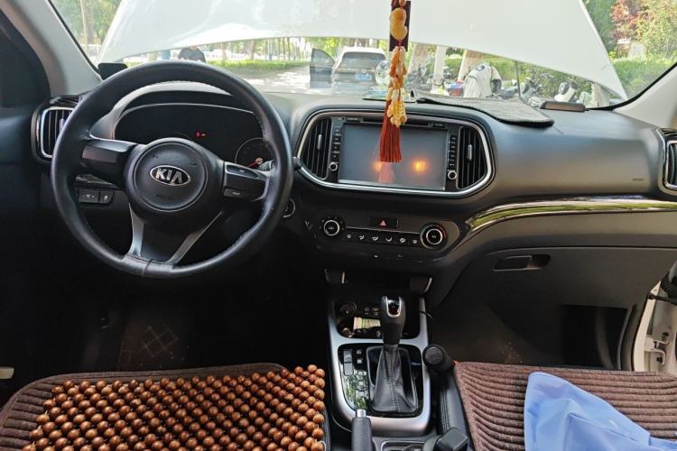 Used Kia KX3 2015 1.6L Automatic Two-Wheel Drive DLX Center Console