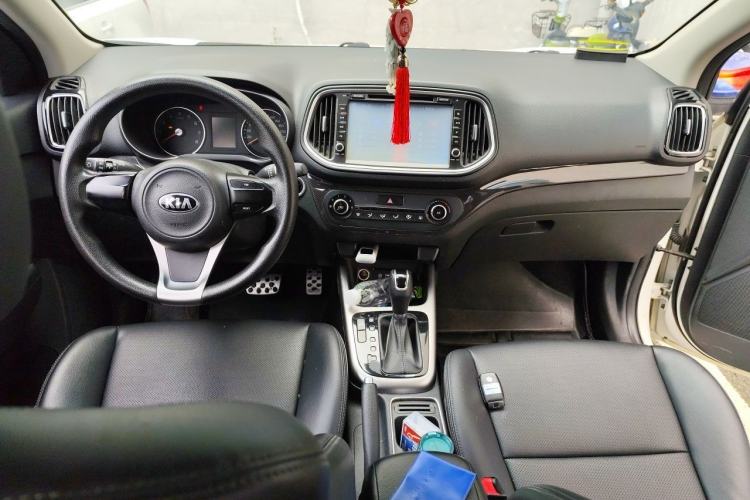 Used Kia KX3 2015 1.6L Automatic Two-Wheel Drive DLX Center Console
