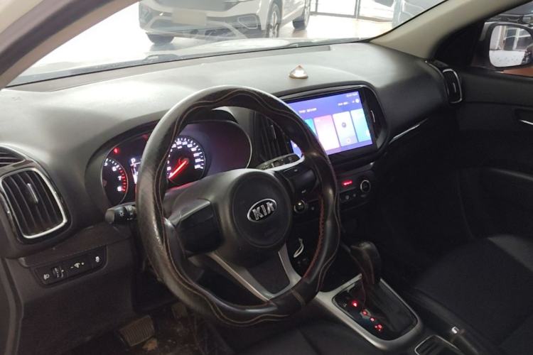 Used Kia KX3 2015 1.6L Automatic Two-Wheel Drive DLX Center Console