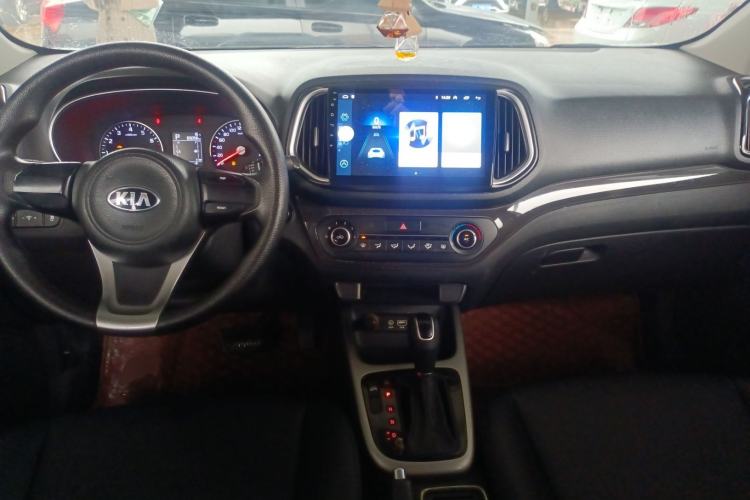 Used Kia KX3 2015 1.6L Automatic Two-Wheel Drive DLX Center Console