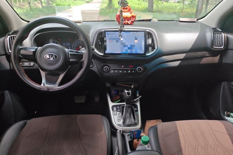 Used Kia KX3 2015 1.6L Automatic Two-Wheel Drive DLX Center Console