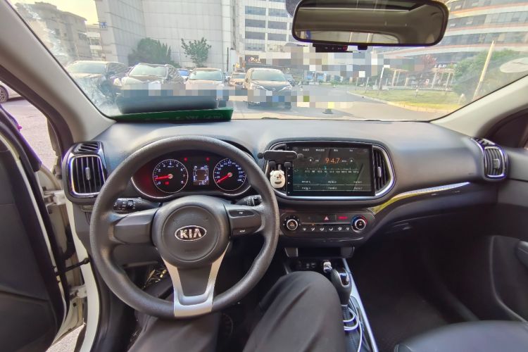 Used Kia KX3 2015 1.6L Automatic Two-Wheel Drive DLX Center Console
