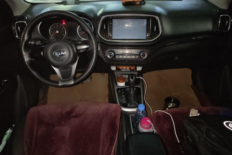 Used Kia KX3 2015 1.6L Automatic Two-Wheel Drive DLX Center Console