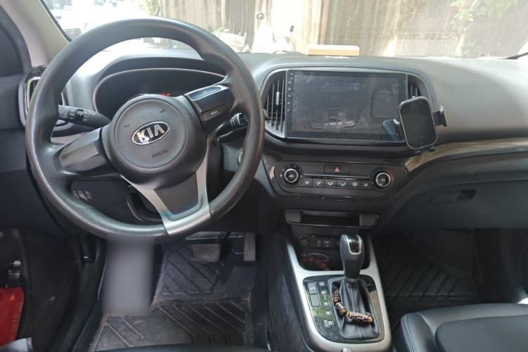 Used Kia KX3 2015 1.6L Automatic Two-Wheel Drive DLX Center Console