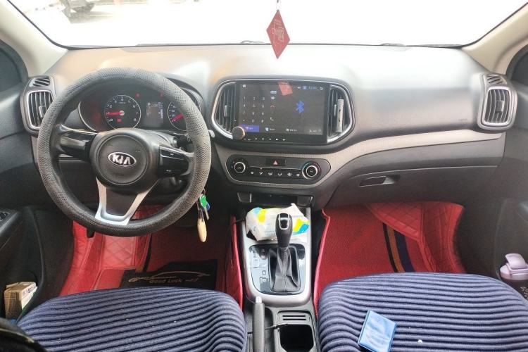 Used Kia KX3 2015 1.6L Automatic Two-Wheel Drive GLS Center Console
