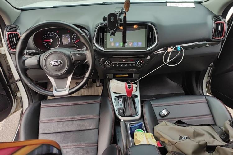 Used Kia KX3 2015 1.6T Automatic Two-Wheel Drive DLX Center Console