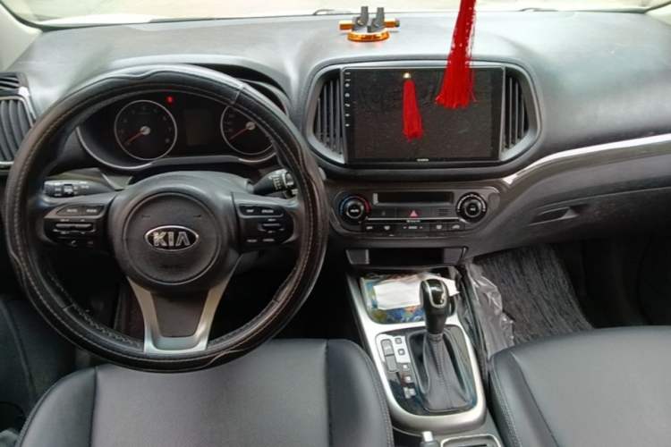 Used Kia KX3 2015 2.0L Automatic Two-Wheel Drive DLX Center Console