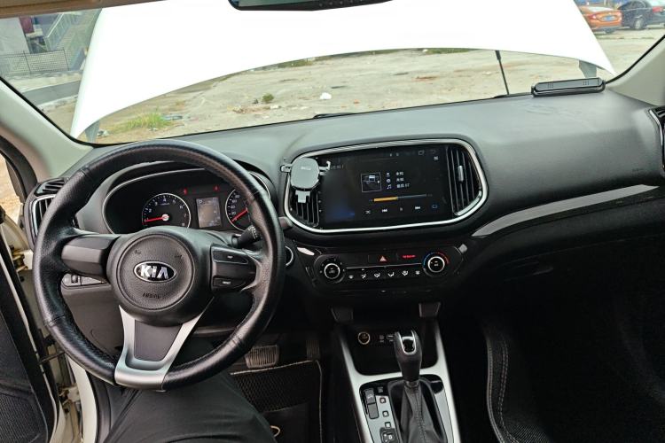Used Kia KX3 2015 1.6L Automatic Two-Wheel Drive DLX Center Console
