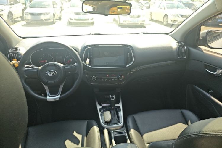 Used Kia KX3 2015 1.6L Automatic Two-Wheel Drive DLX Center Console