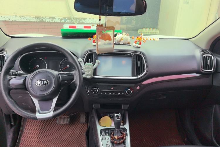 Used Kia KX3 2015 1.6L Automatic Two-Wheel Drive DLX Center Console