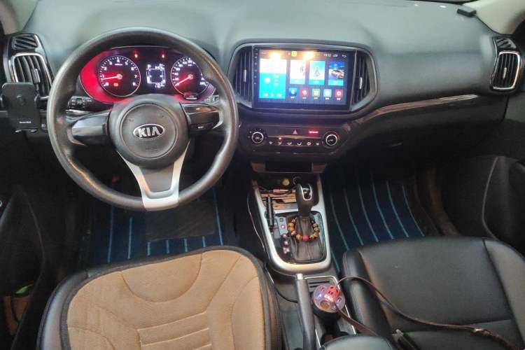 Used Kia KX3 2015 1.6L Automatic Two-Wheel Drive DLX Center Console