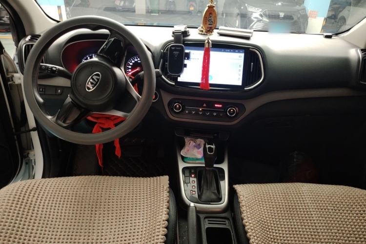 Used Kia KX3 2015 1.6L Automatic Two-Wheel Drive DLX Center Console