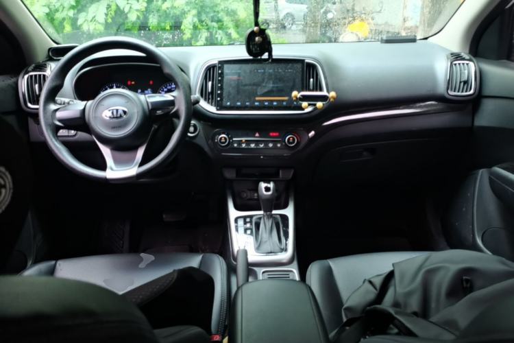 Used Kia KX3 2015 1.6L Automatic Two-Wheel Drive DLX Center Console