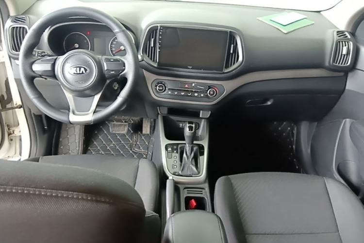 Used Kia KX3 2015 1.6L Automatic Two-Wheel Drive GLS Center Console