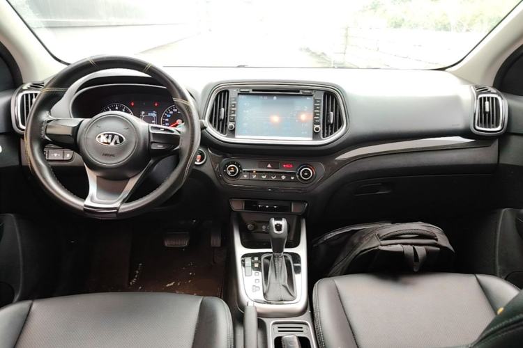 Used Kia KX3 2015 1.6L Automatic Two-Wheel Drive DLX Center Console