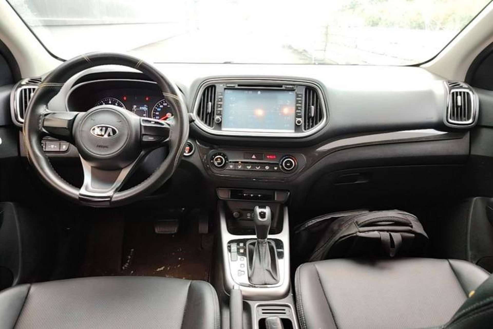 Used Kia KX3 2015 1.6L Automatic Two-Wheel Drive DLX Center Console
