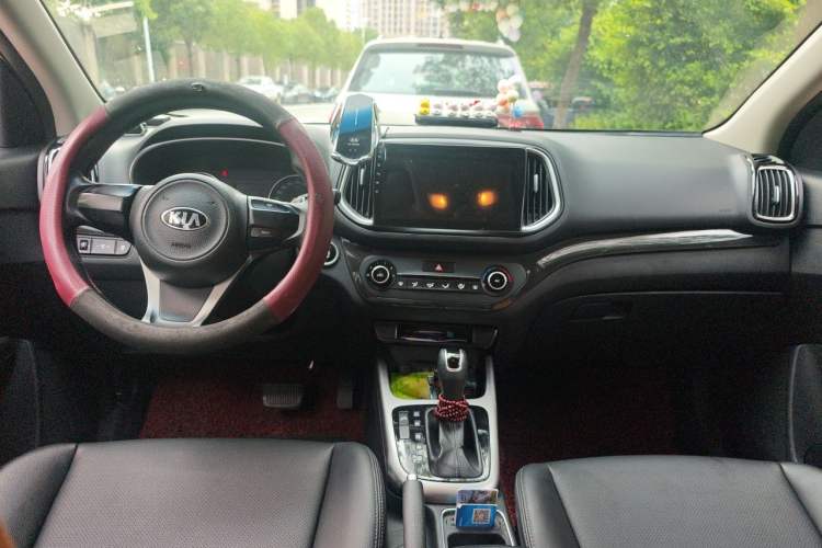 Used Kia KX3 2015 1.6L Automatic Two-Wheel Drive DLX Center Console