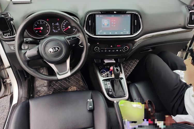Used Kia KX3 2015 1.6L Automatic Two-Wheel Drive DLX Center Console
