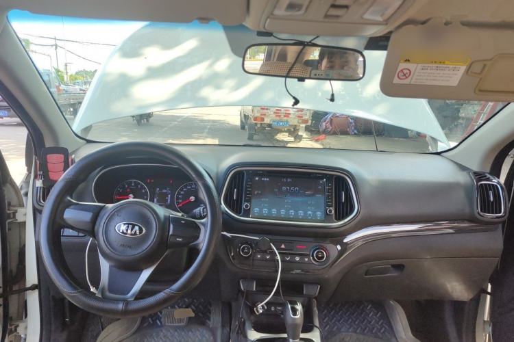 Used Kia KX3 2015 1.6L Automatic Two-Wheel Drive DLX Center Console
