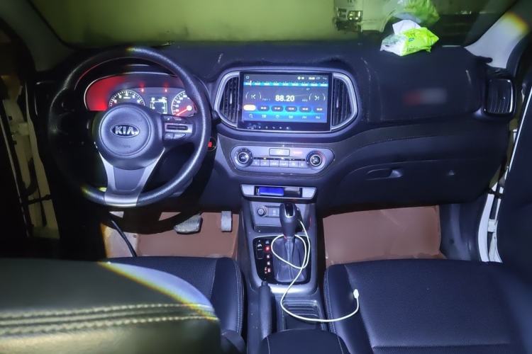 Used Kia KX3 2015 1.6L Automatic Two-Wheel Drive DLX Center Console