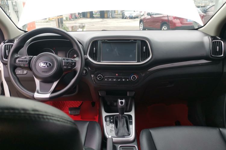 Used Kia KX3 2015 1.6L Automatic Two-Wheel Drive DLX Center Console